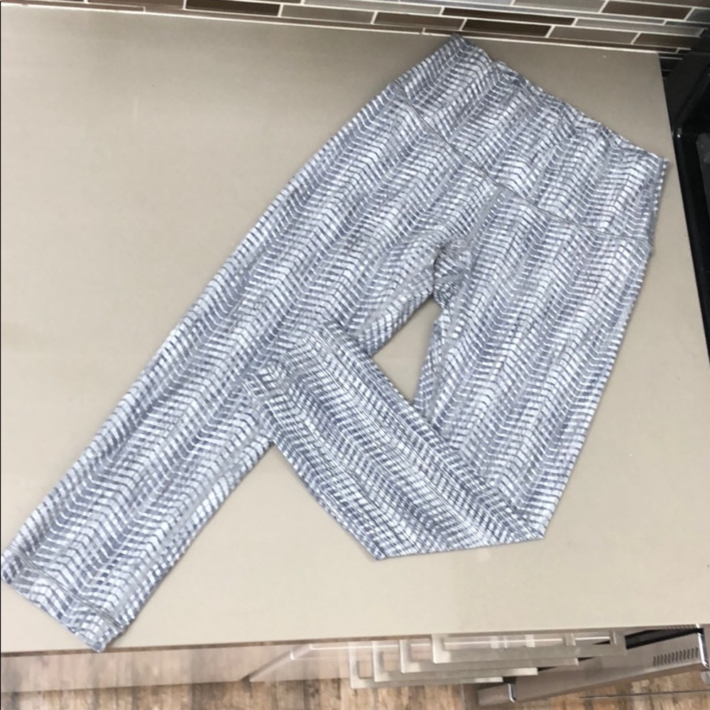 Lululemon size 6 crops